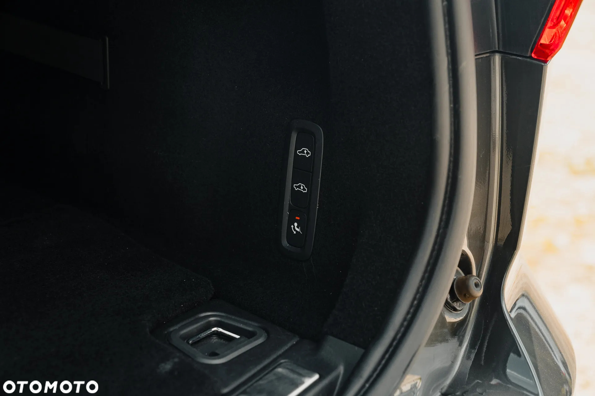 Volvo XC 60 T8 Plug-In Hybrid AWD R-Design - 25