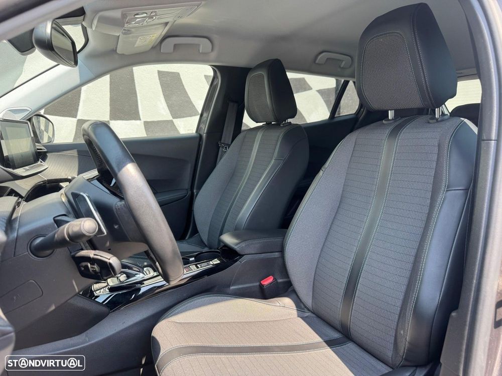 Peugeot 2008 1.2 PureTech Allure EAT8 - 6