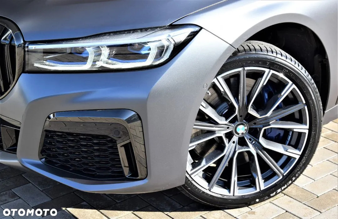 BMW Seria 7 750i xDrive sport - 31