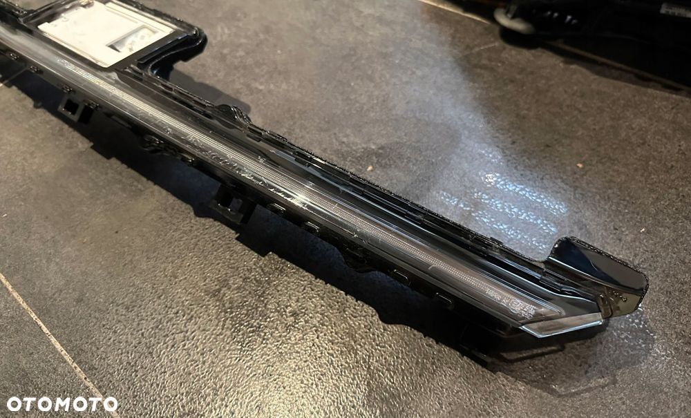 byd atto 3 2021- lampa led środkowa drl sc2e-4102300a - 3