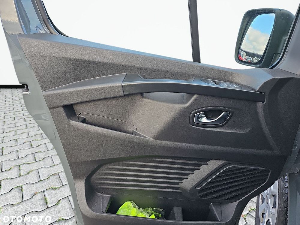 Renault Trafic Grand SpaceClass 2.0 dCi - 15