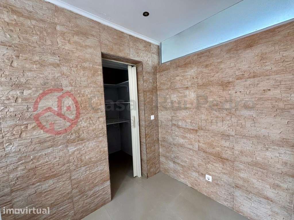 Apartamento T2 com logradouro e churrasqueira na Cova da Piedade, A... - Grande imagem: 5/23