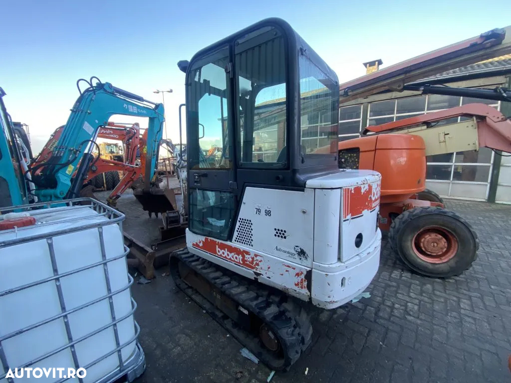 Bobcat 325 - 2