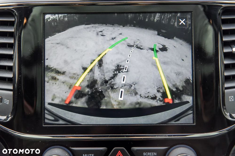 Jeep Grand Cherokee - 25