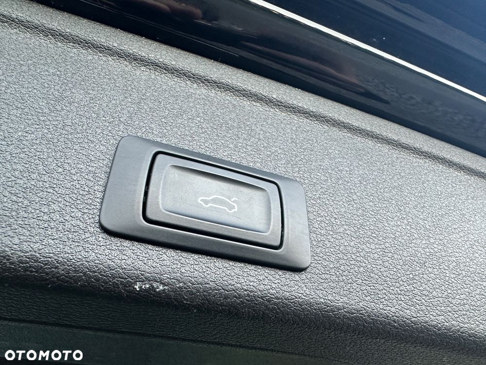 Audi A4 Avant 2.0 TDI Design S tronic - 26