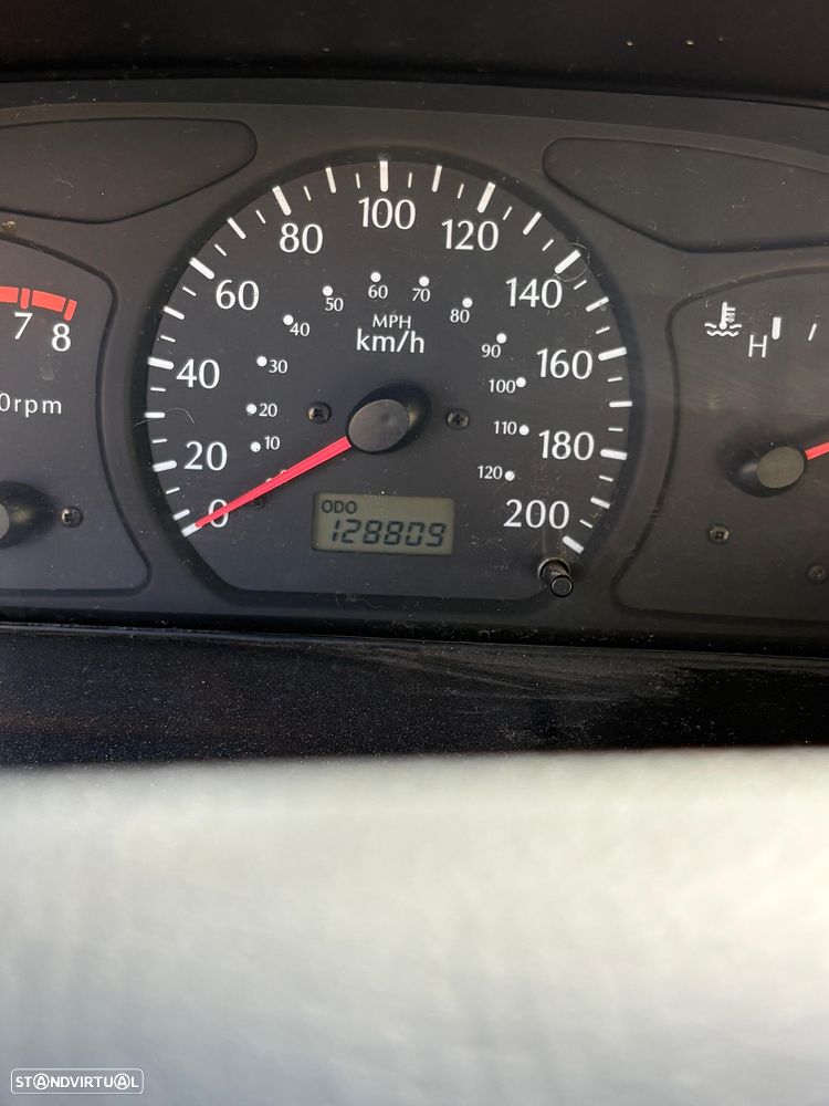 Kia Rio Sedan 1.3 LS Confort - 8