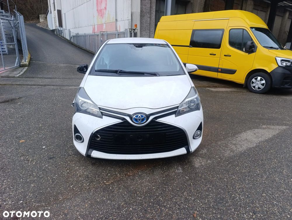 Toyota Yaris Hybrid 100 Life - 10