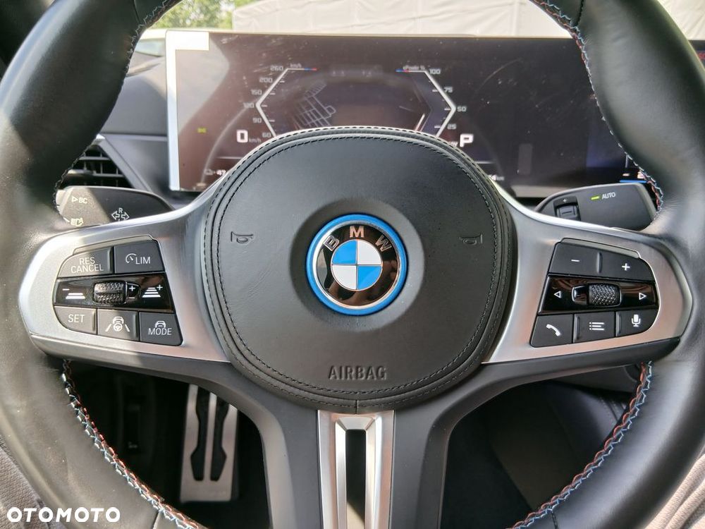 BMW i4 - 23