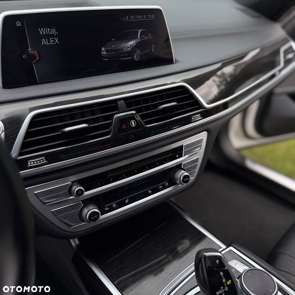 BMW Seria 7 740Li - 35