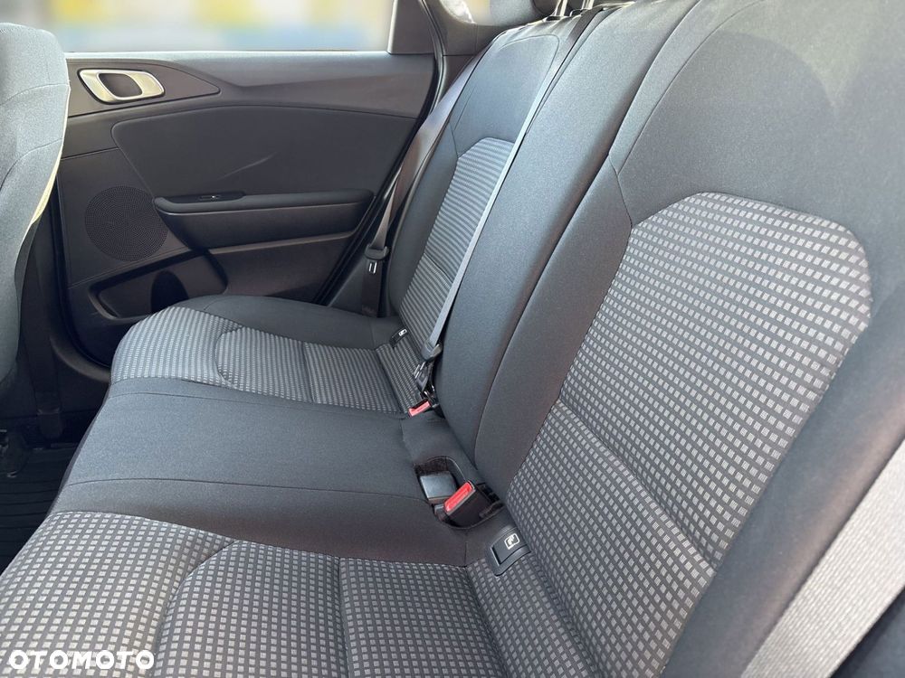 Kia Ceed - 16