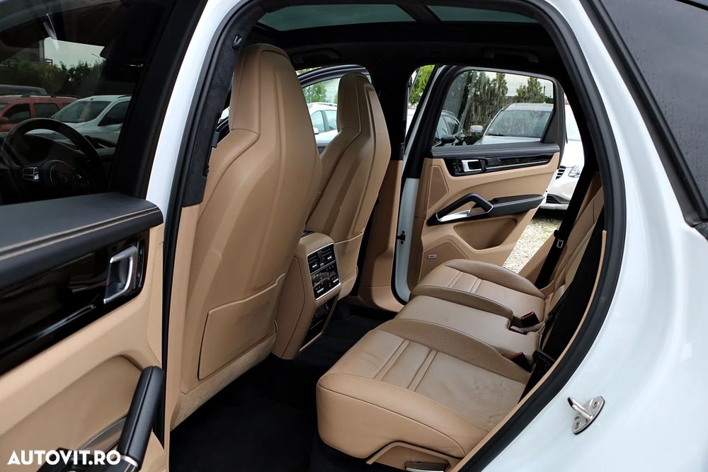 Porsche Cayenne Turbo - 17