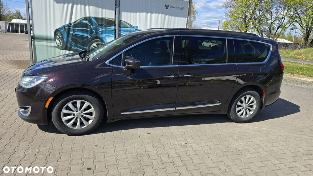 Chrysler Pacifica - 4