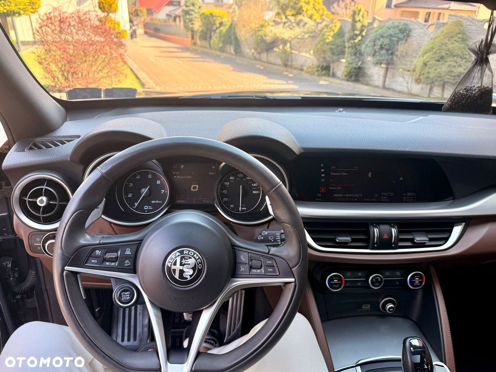 Alfa Romeo Stelvio 2.0 Turbo 16V AT8-Q4 Ti - 24