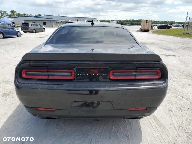 Dodge Challenger - 6
