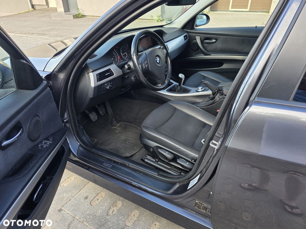 BMW Seria 3 320i - 6