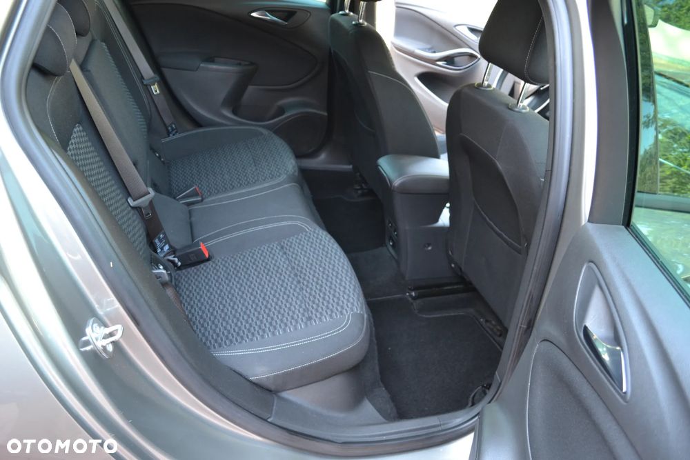 Opel Astra 1.4 T Dynamic S&S - 32