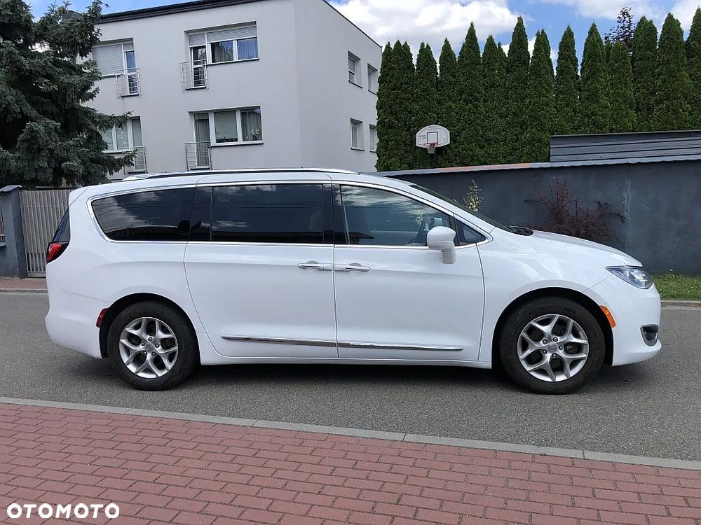 Chrysler Pacifica - 2