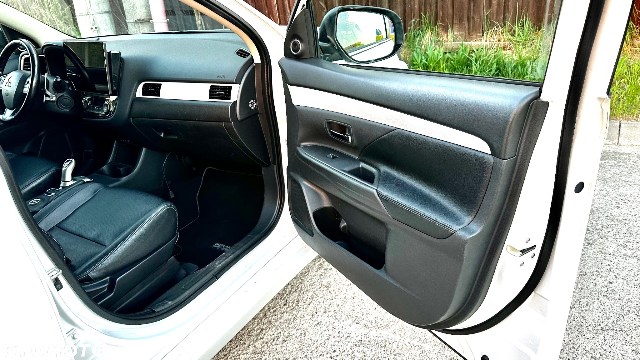 Mitsubishi Outlander 2.0 4WD Plug-In Hybrid Top - 18