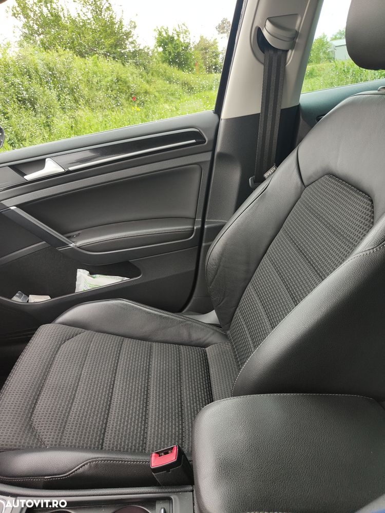 Volkswagen Golf - 10