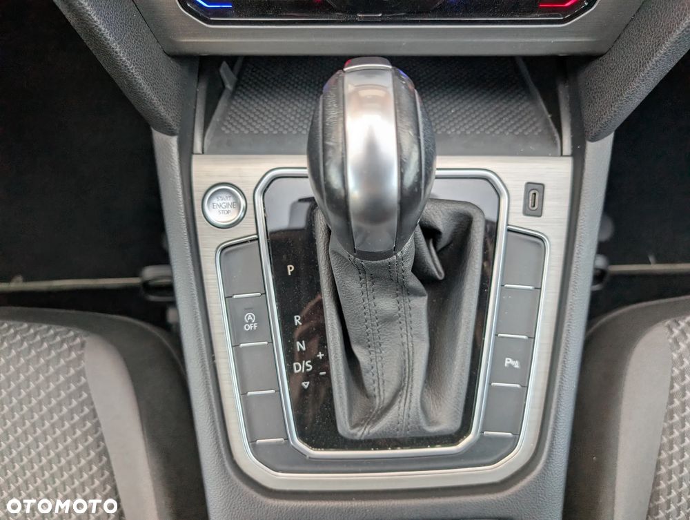 Volkswagen Passat - 33