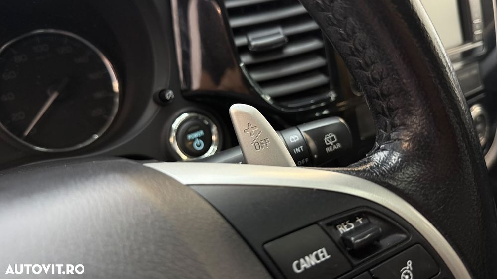 Mitsubishi Outlander - 28
