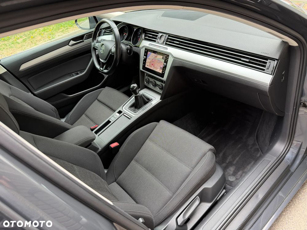 Volkswagen Passat - 10