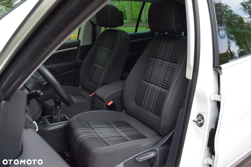 Volkswagen Tiguan 2.0 TDI DPF BlueMotion Technology Lounge Sport & Style - 16