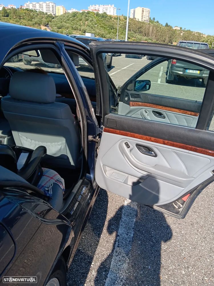 BMW 520 iA - 7