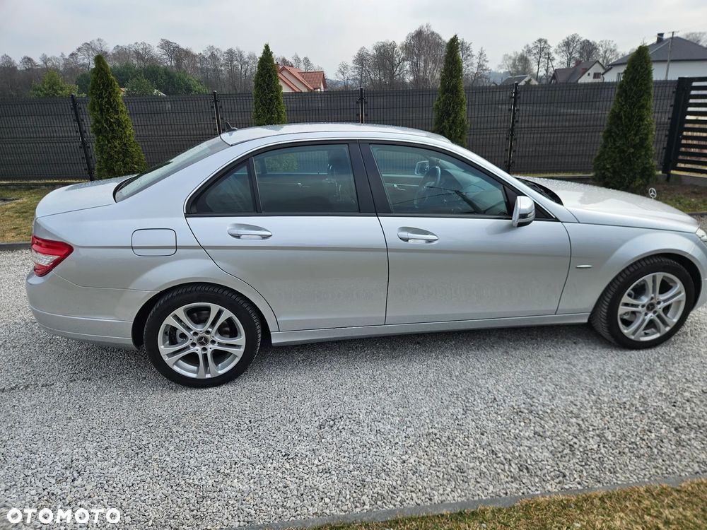 Mercedes-Benz Klasa C 180 K BlueEff Elegance - 27