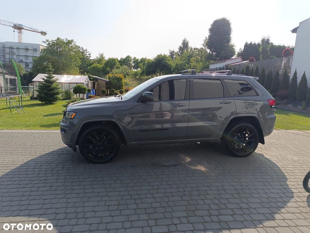 Jeep Grand Cherokee - 29