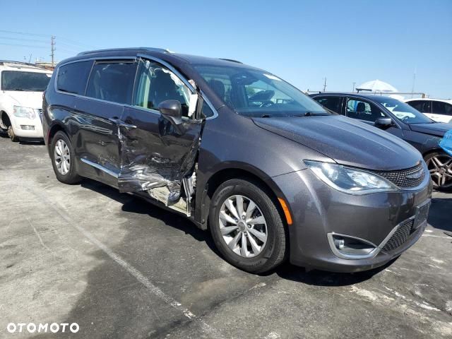 Chrysler Pacifica - 9