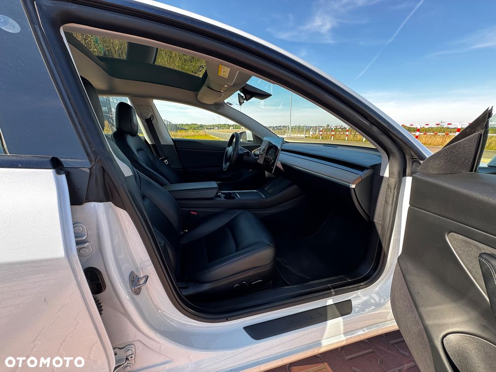 Tesla Model 3 - 17