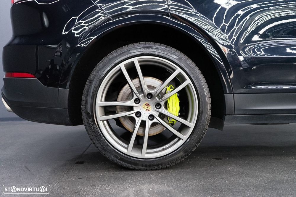 Porsche Cayenne Coupé E-Hybrid - 16