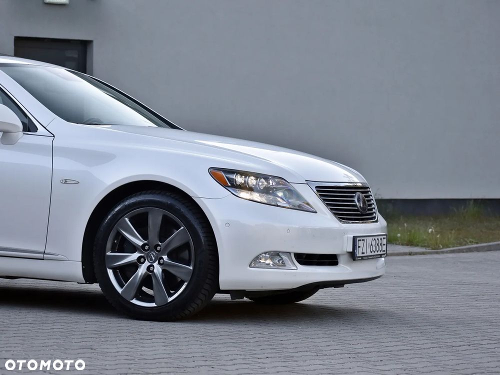 Lexus LS 600h Superior - 3