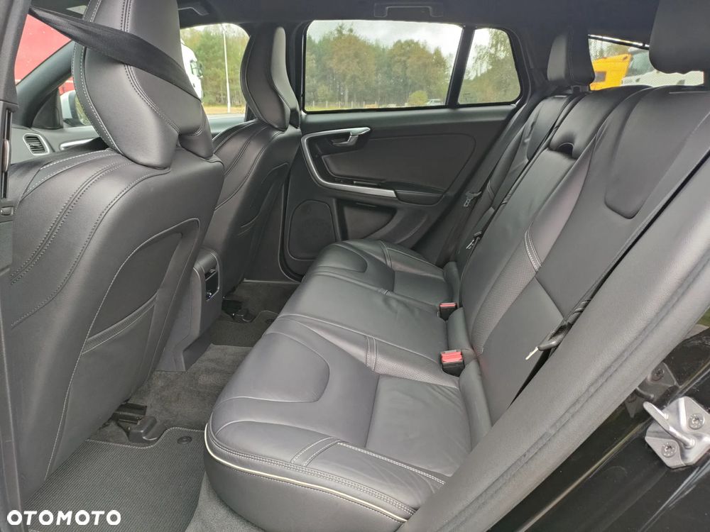 Volvo V60 D3 R-Design - 15