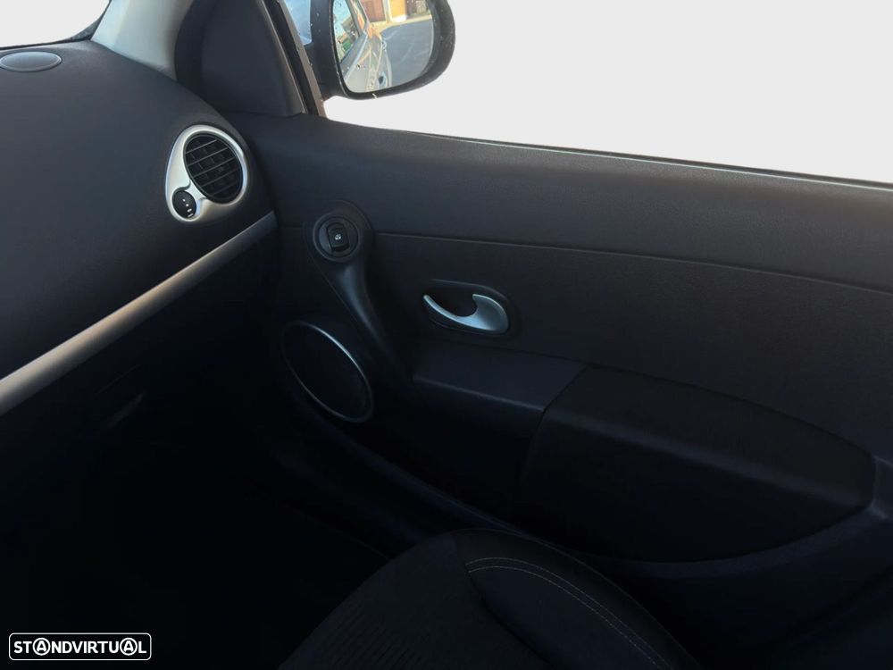 Renault Clio 1.2 16V Fairway - 17