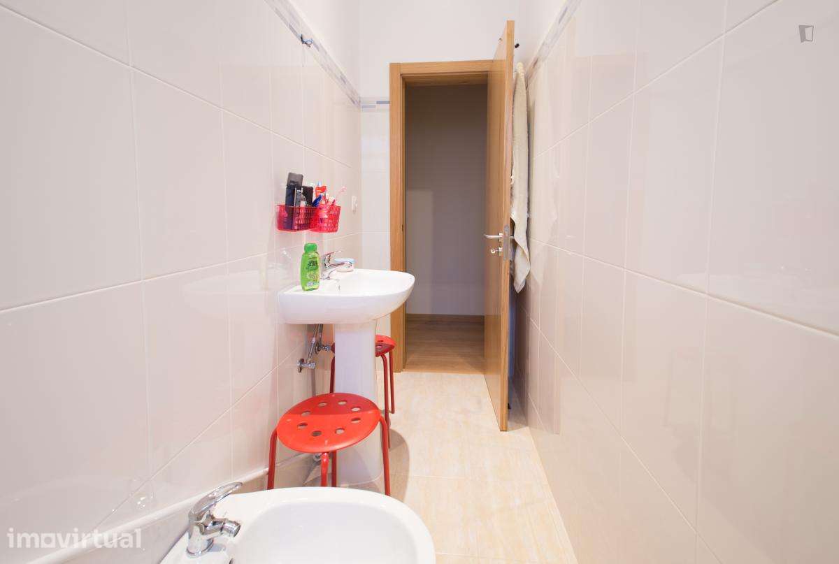 Quarto - localizado em Alameda Lisbon - Grande imagem: 2/11