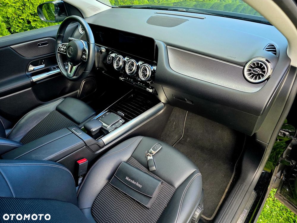 Mercedes-Benz GLA 180 7G-DCT - 11