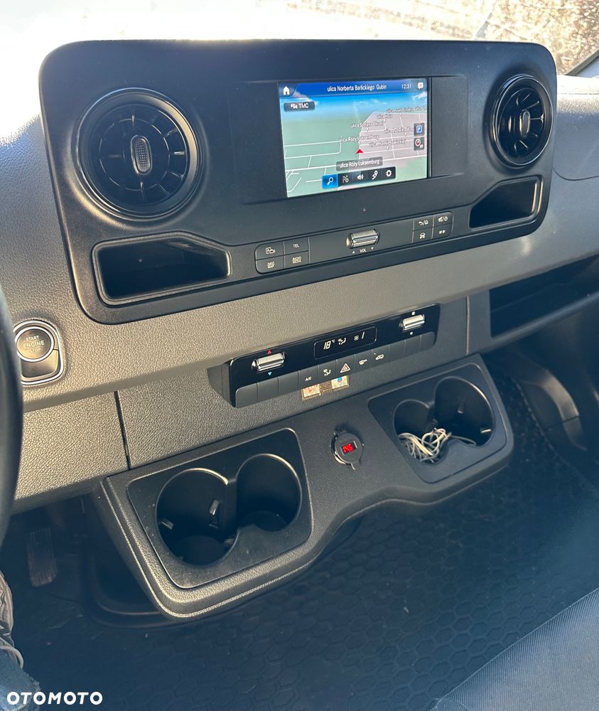 Mercedes-Benz Sprinter - 14