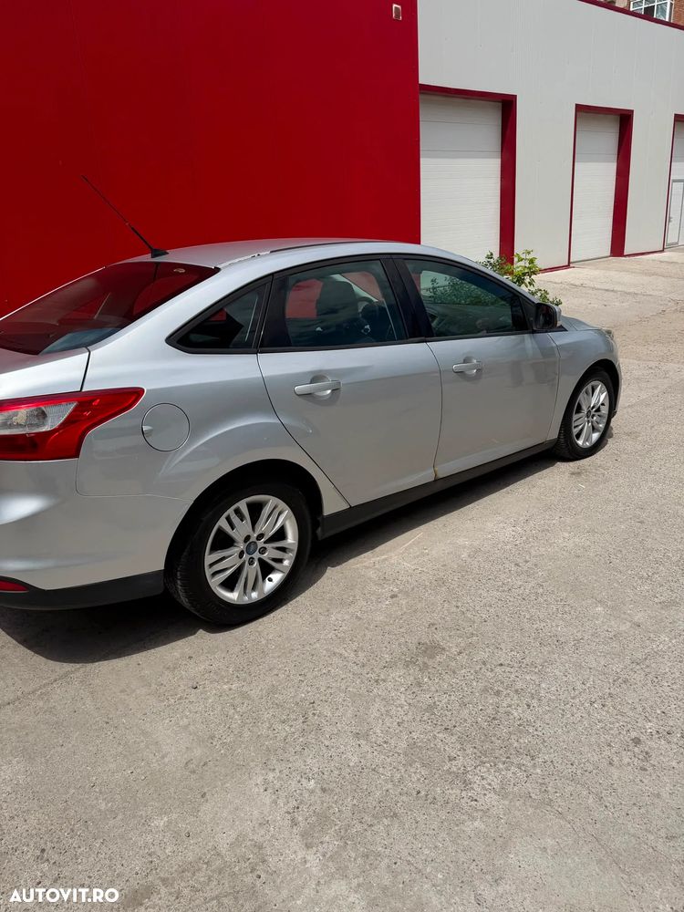 Ford Focus 1.6 TDCi DPF Titanium - 6
