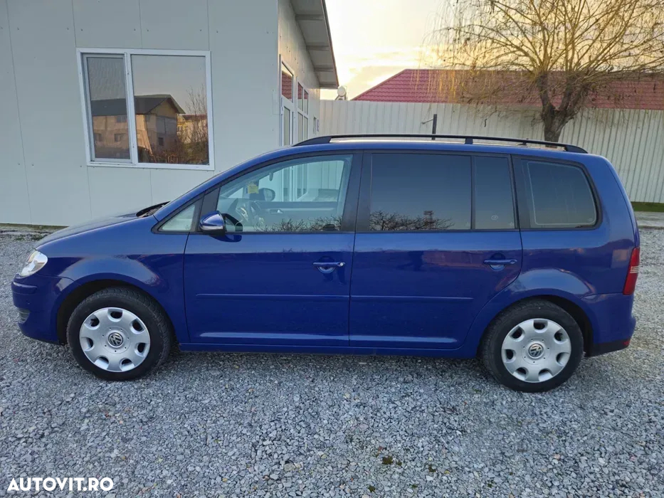 Volkswagen Touran 1.9 TDI DPF Trendline DSG - 4