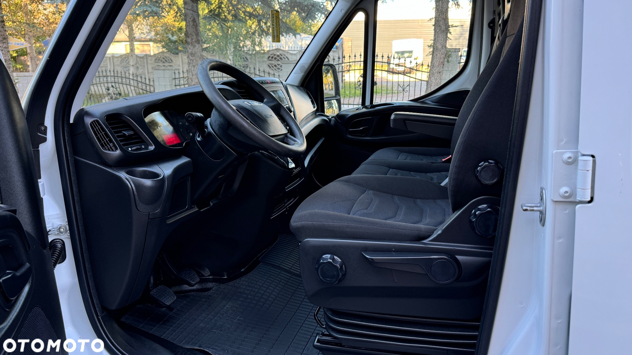 Mercedes-Benz IVECO,1 Właściciel, Salon Polska, 6 7 osobowy, Stan idealny FV23% - 22