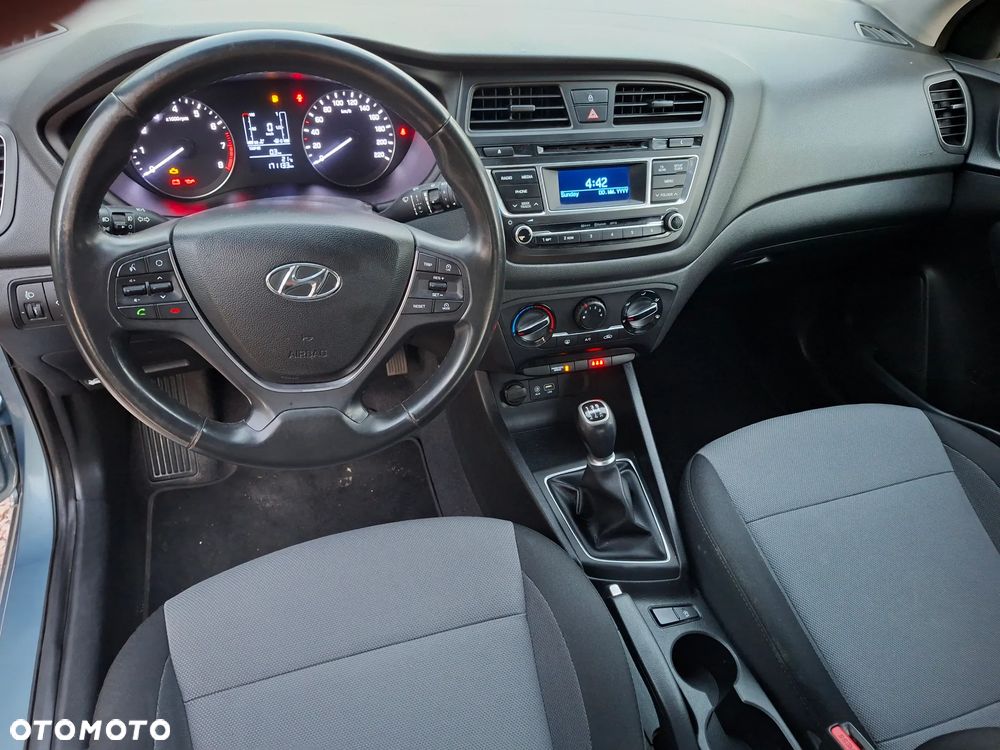 Hyundai i20 blue 1.2 Trend - 12
