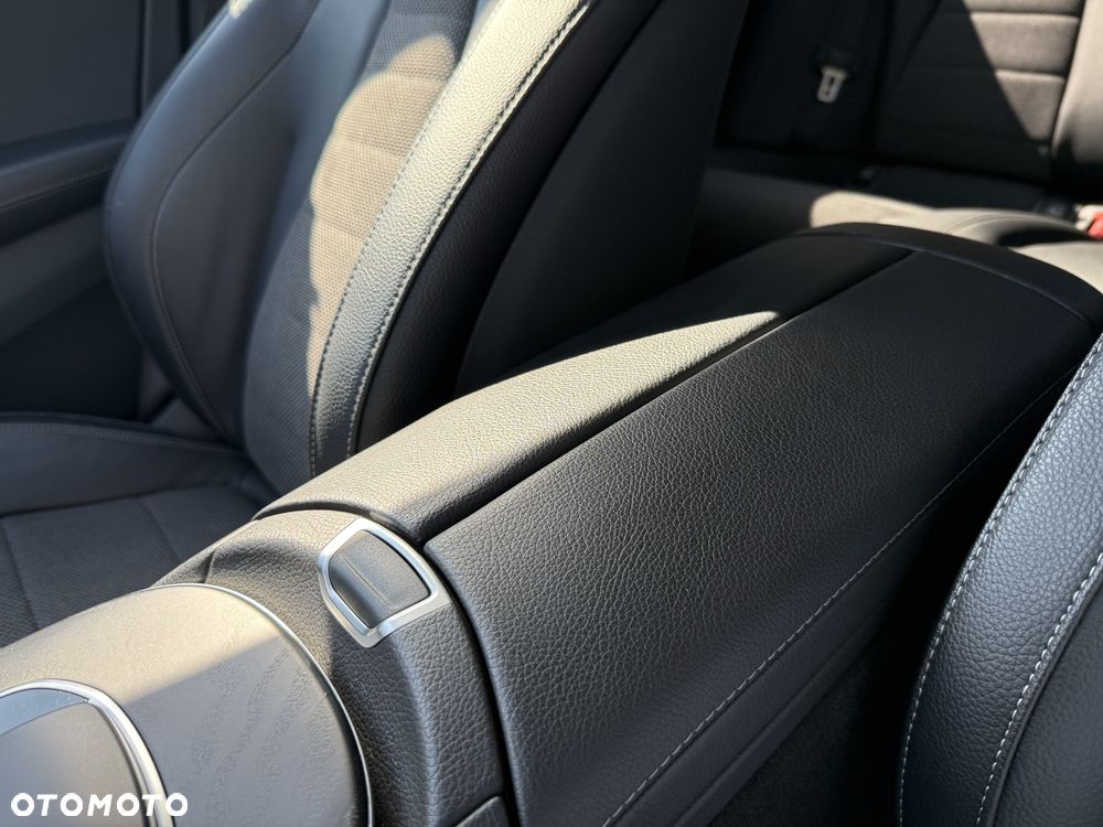Mercedes-Benz Klasa E 220 d Avantgarde - 32