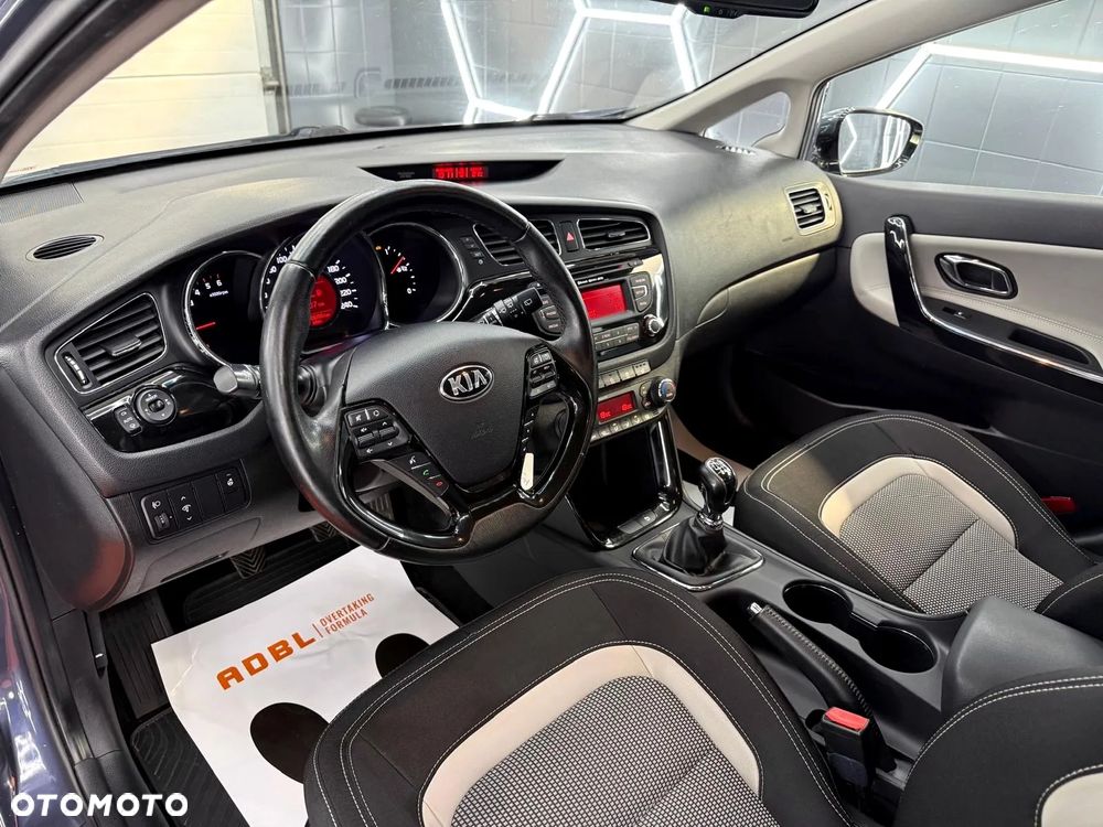 Kia Ceed 1.6 CRDi 128 Platinum Edition - 22