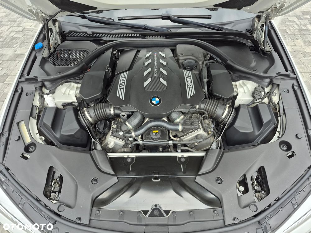 BMW Seria 5 M550i xDrive sport - 21