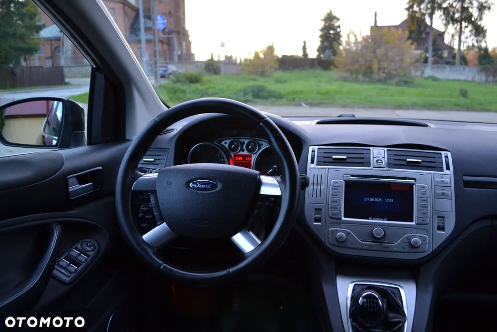 Ford Kuga 2.5 4x4 Titanium - 28