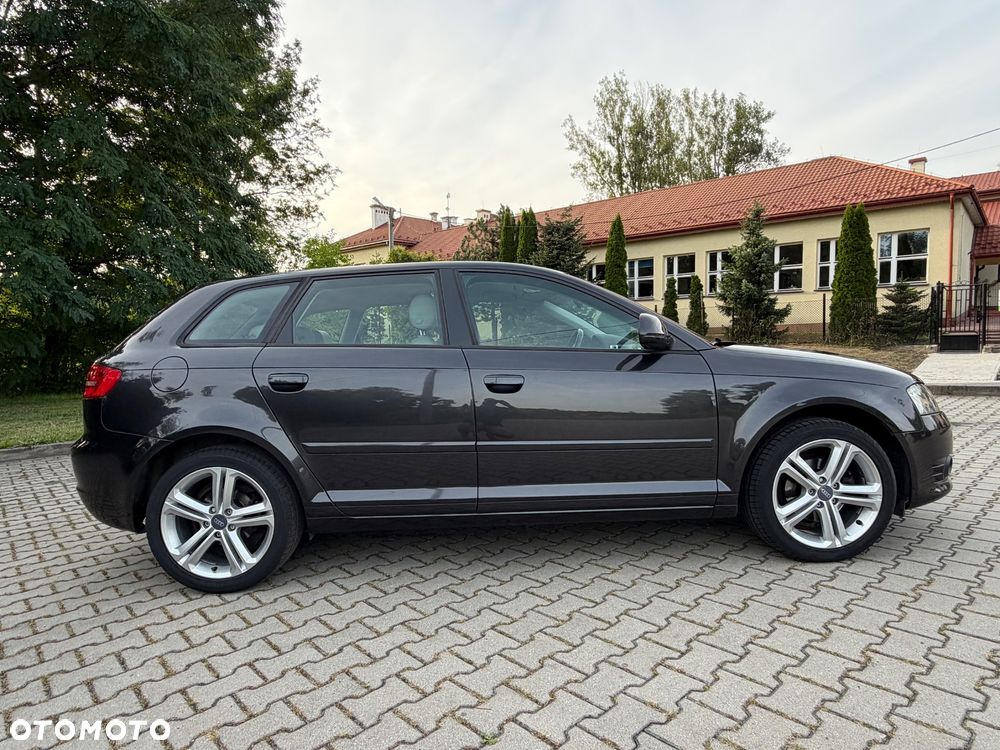 Audi A3 Sportback 1.6 Ambiente - 4