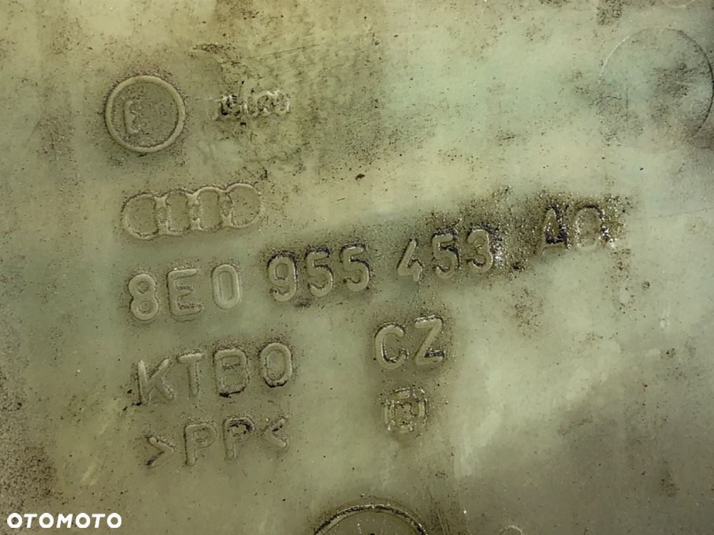 ZBIORNICZEK SPRYSKIWACZY  AUDI A4 B6 (8E2) 2000 - 2005 2.0 96 kW [130 KM] benzyna 2000 - 2004 - 5