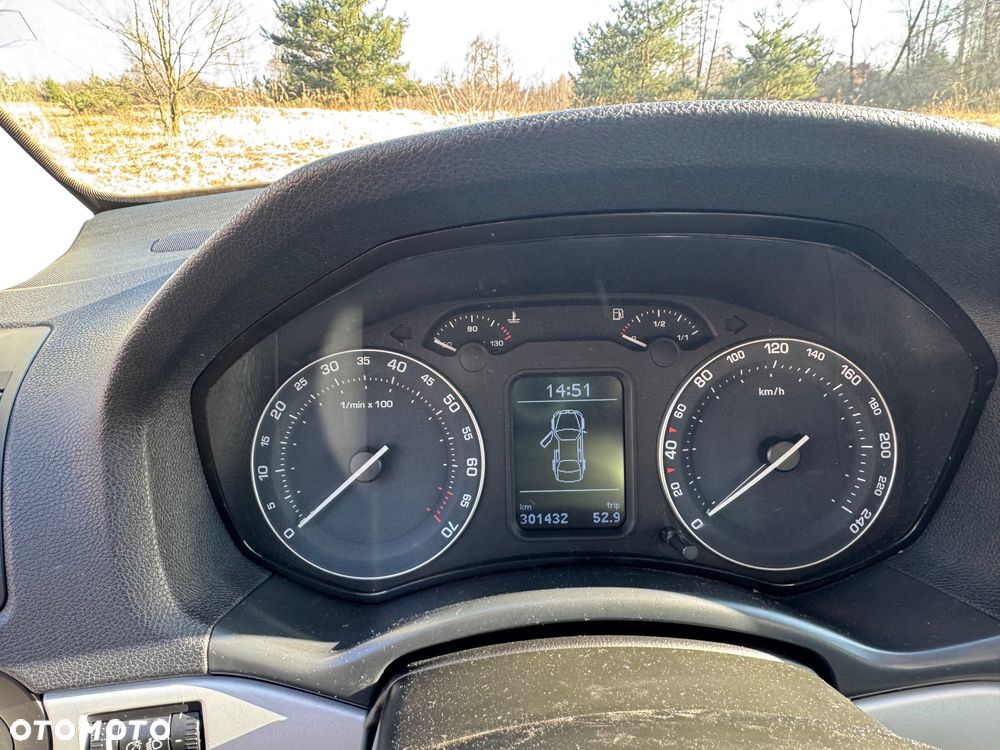 Skoda Octavia 1.6 Ambiente - 22